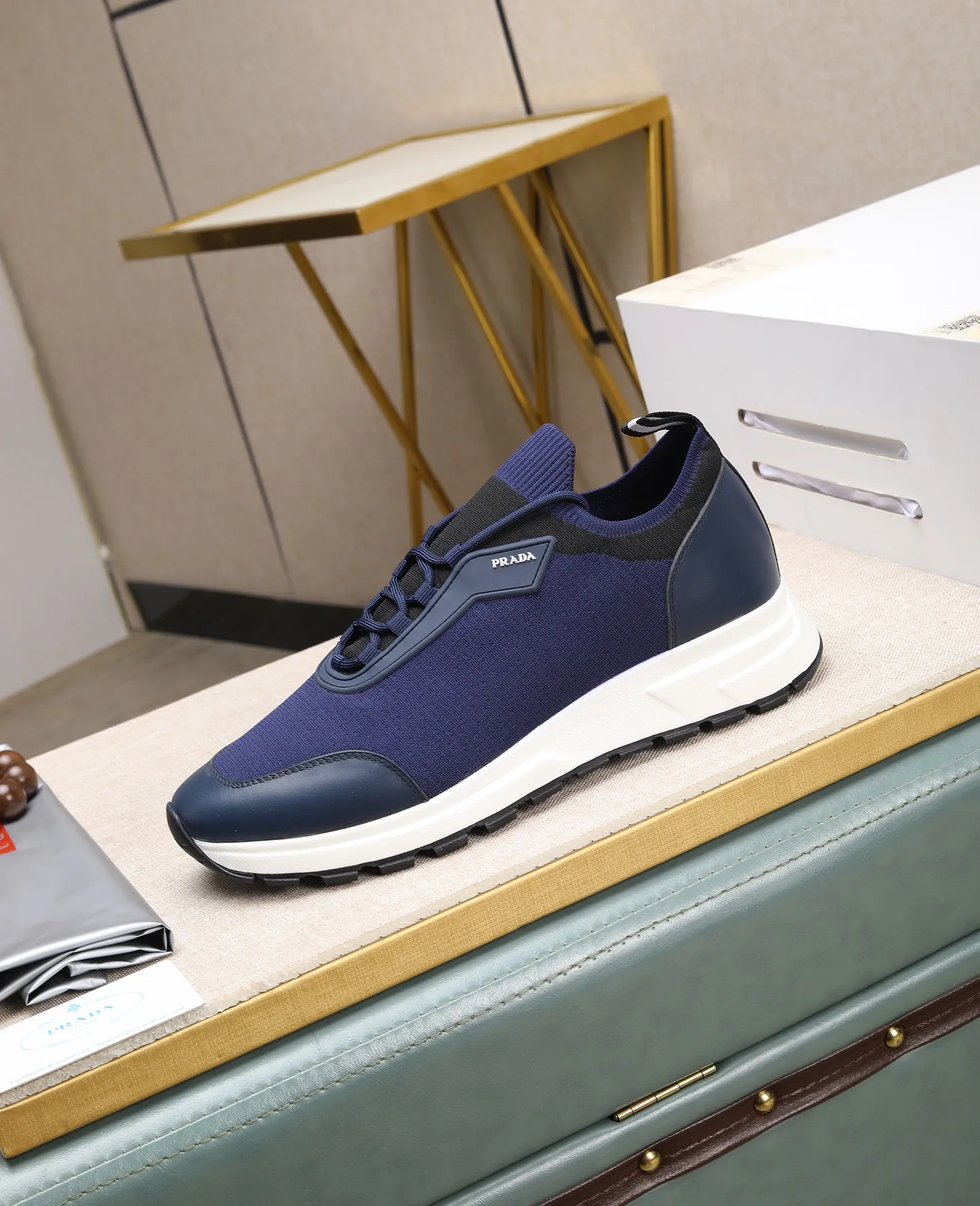 Men's clothing and shoes 💰500 👑👑The latest model of high-quality PRADA men's shoes on the Hong Kong purchasing agency official website has been launched in 1:1 copy, synchronized with Hong Kong counters, and on the same catwalk; all made of breathable fly weave ➕Imported breathable fabrics with cowhide lining, 🍡🍡The original 1:1 non-slip and wear-resistant; comfortable on the feet, attractive style, fine workmanship, and simple and neat shoe trees, showing the courage and toughness of men, 👍 Code number 38 to 45